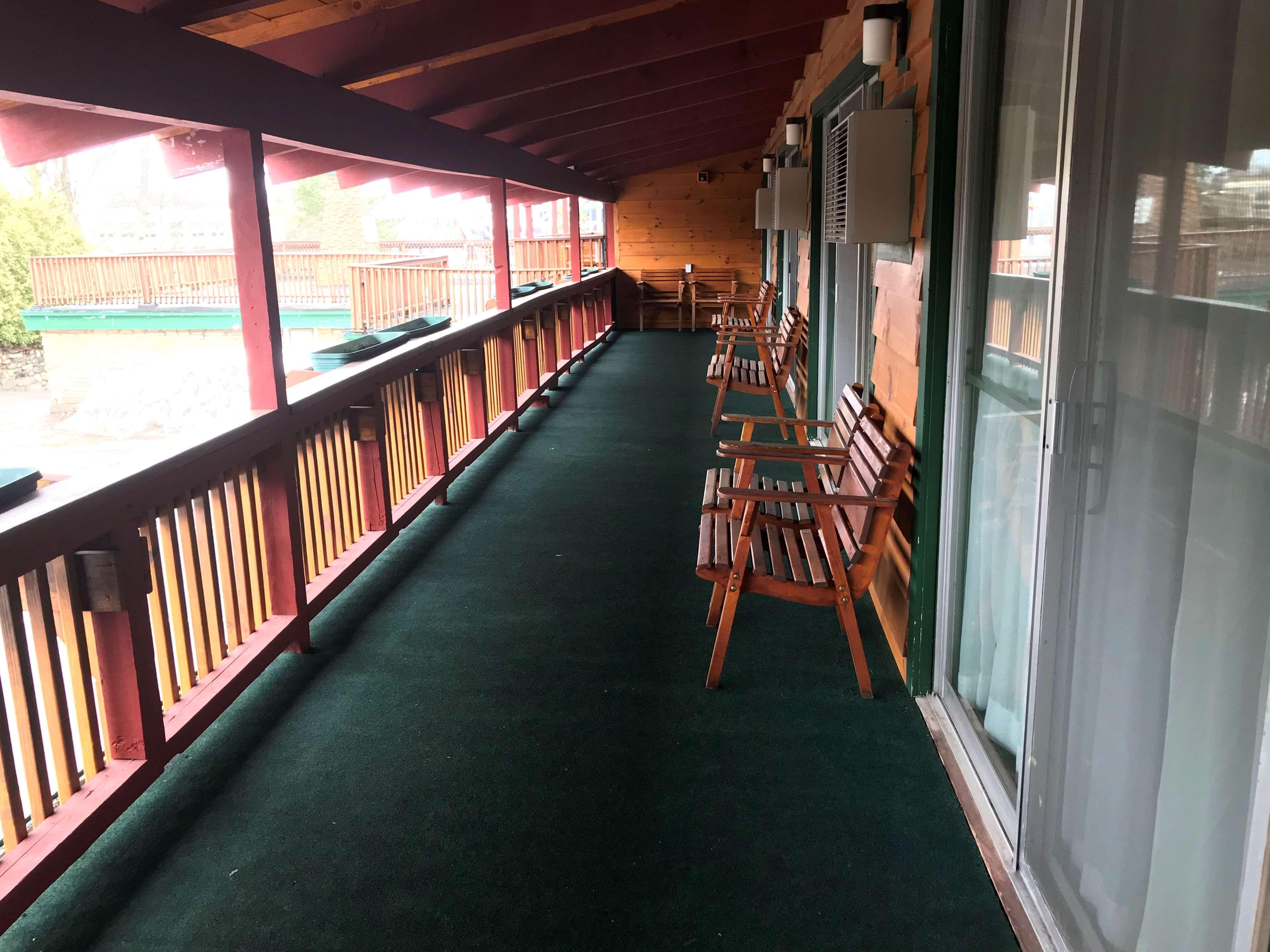 Best Western Adirondack Inn Lake Placid Ngoại thất bức ảnh